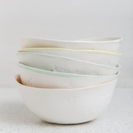 Atelier Marie-Hélène Robillard | Empilade de bols repas en porcelaine de la collection Mousse