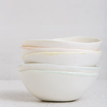 Charger l&#39;image dans la galerie, Grand bol façonné à la main Ondulations | Waves large handmade bowl
